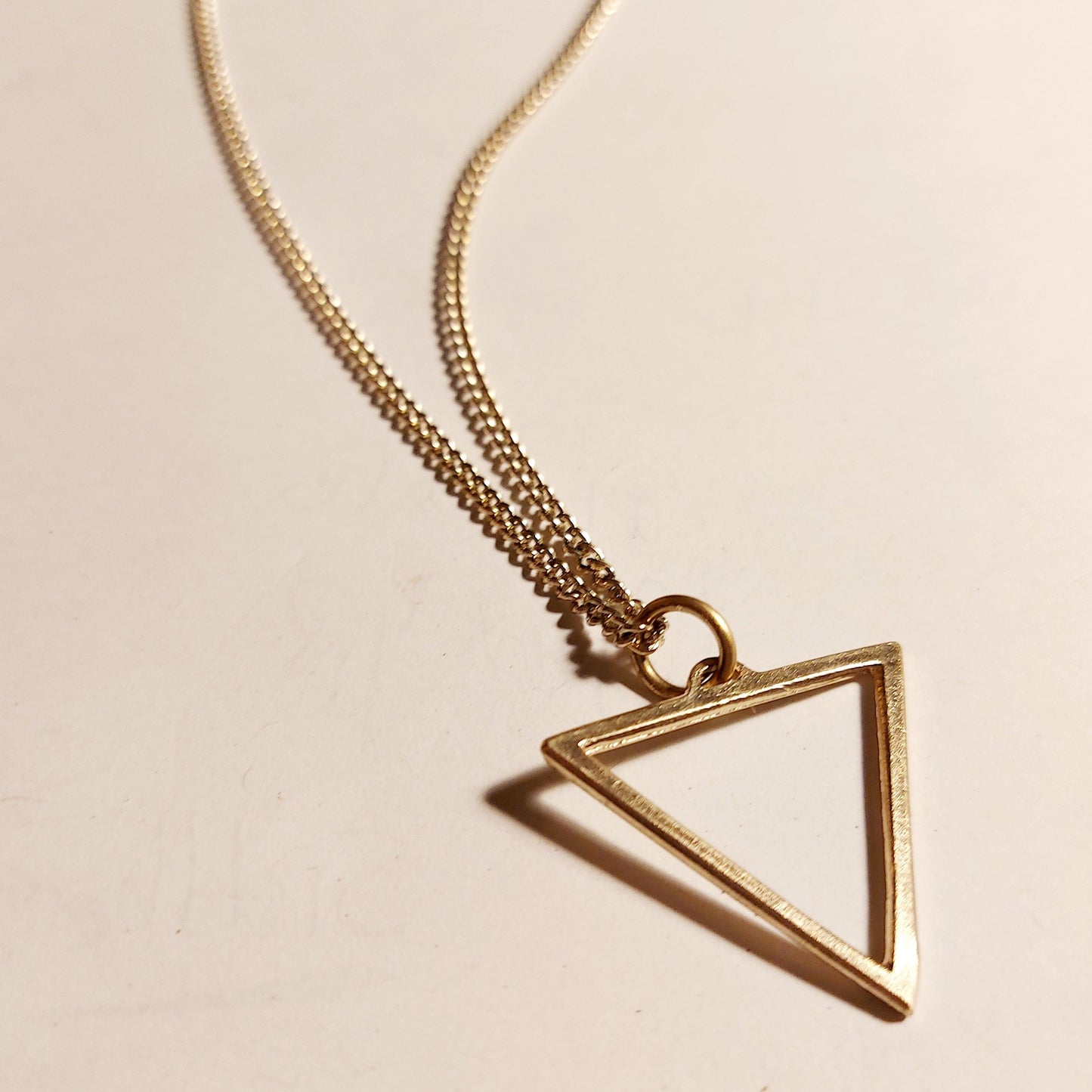 Kali Triangolo Ciondolo in Ottone