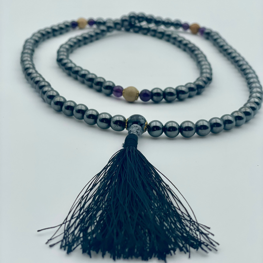 Mala in Ematite e Corallo – Collana Artigianale Indiana per Equilibrio Energetico