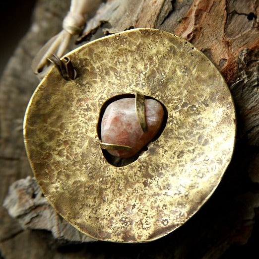 Sole Ciondolo con Pietra di Sole in Ottone Etico