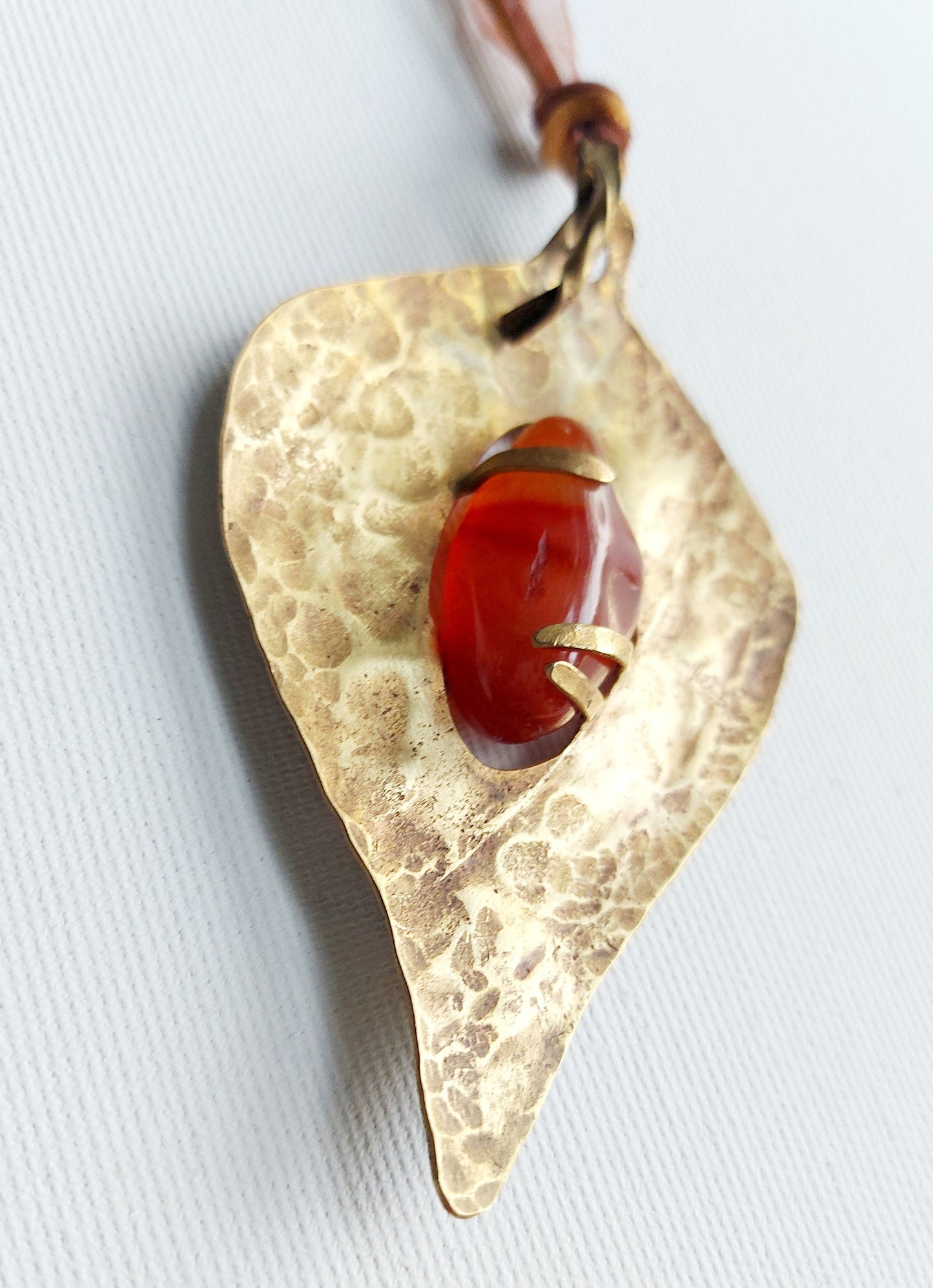 Marte Ciondolo con Corniola in Ottone Etico