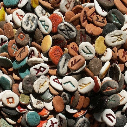 Runa Portafortuna in Ceramica Colorata