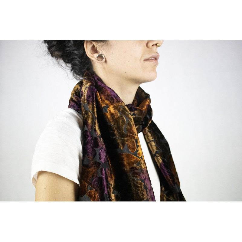 Sciarpa con Decorazioni in Velluto