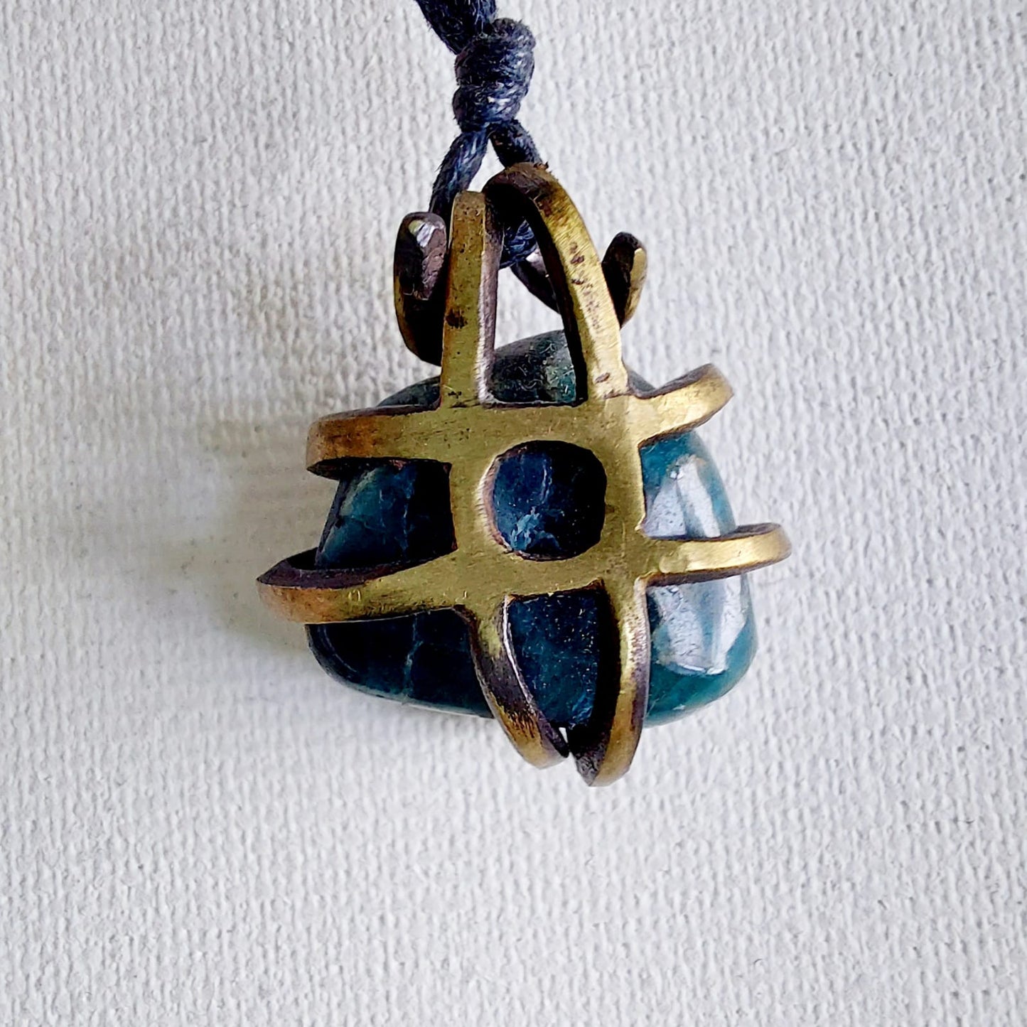 Apatite - OLIVE - Ciondolo Piccolo in Ottone