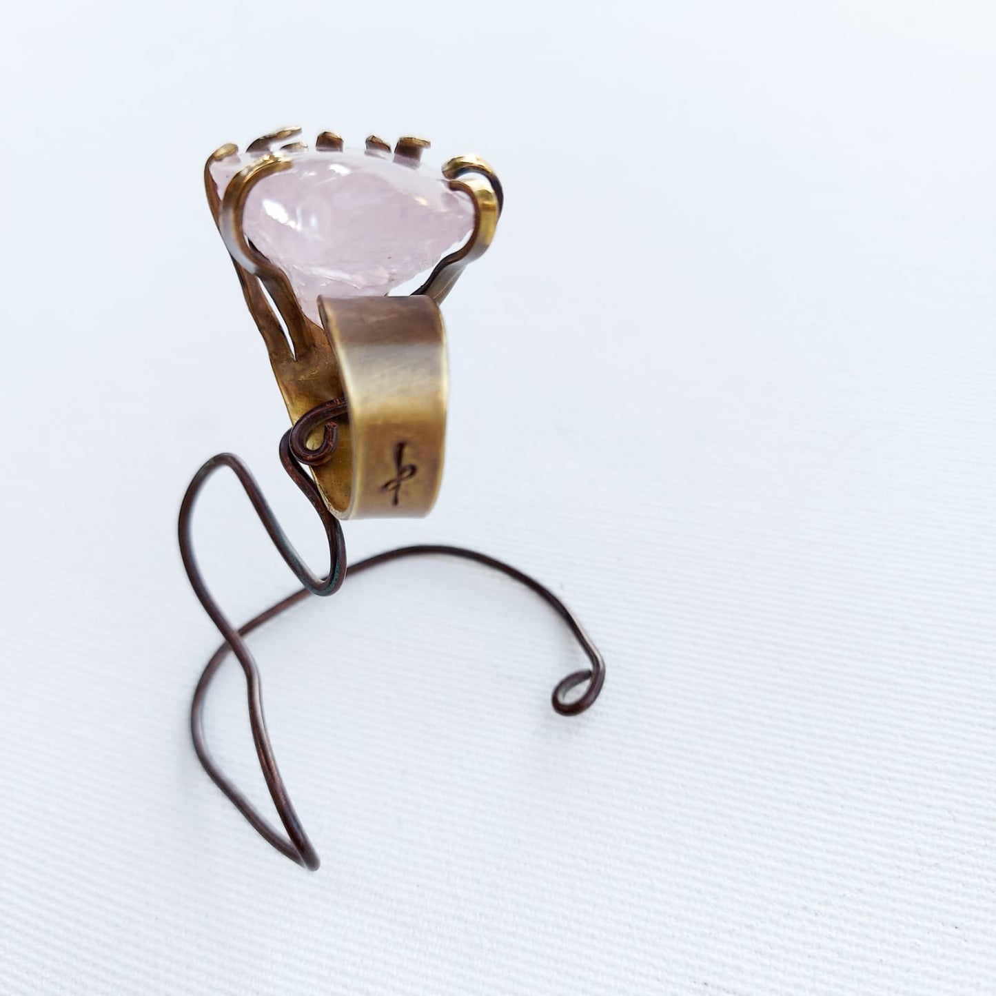 Anello "Belle Helene" Quarzo Rosa Naturale e Ottone Etico