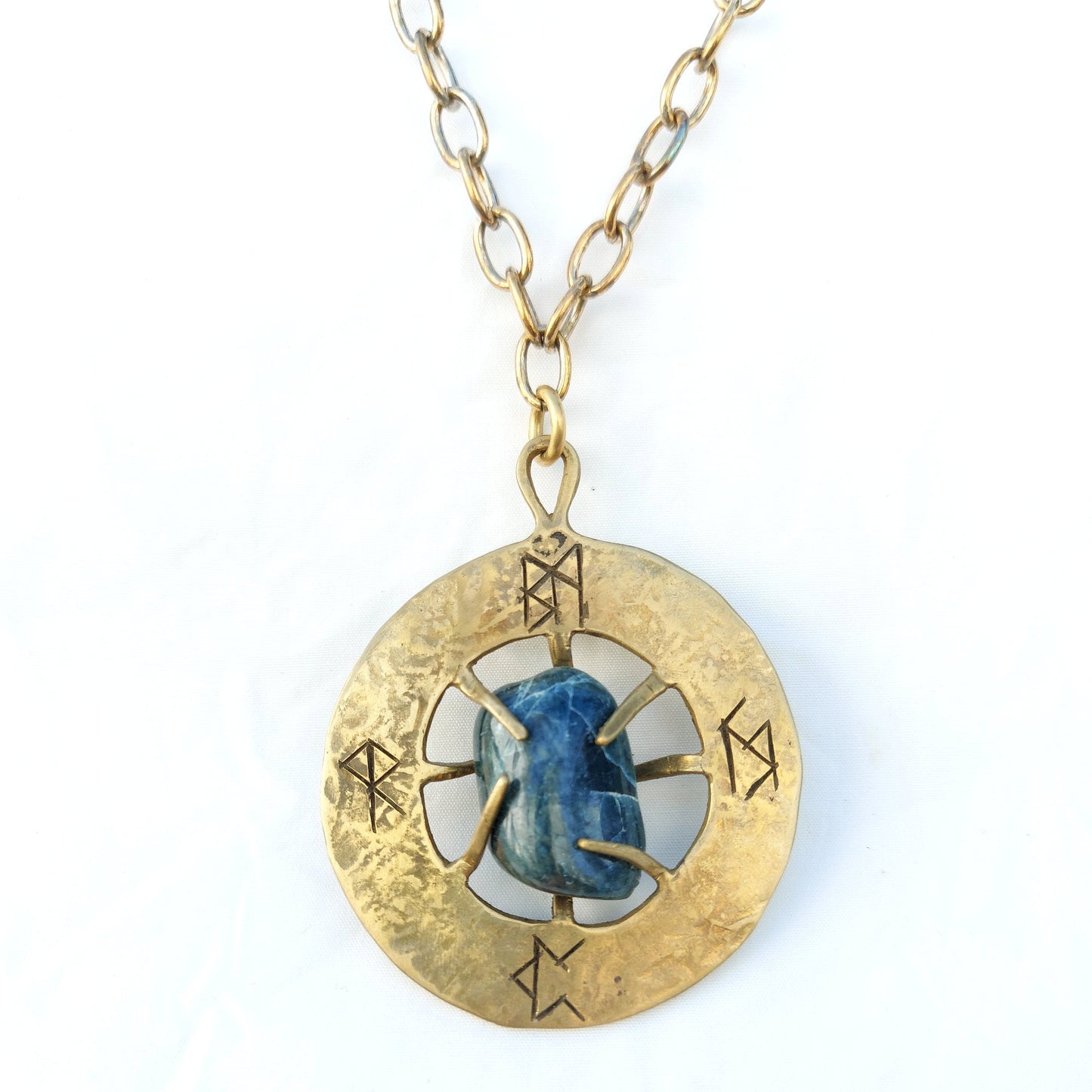 Talismano Runico Apatite con Rune Legate Ciondolo in Ottone