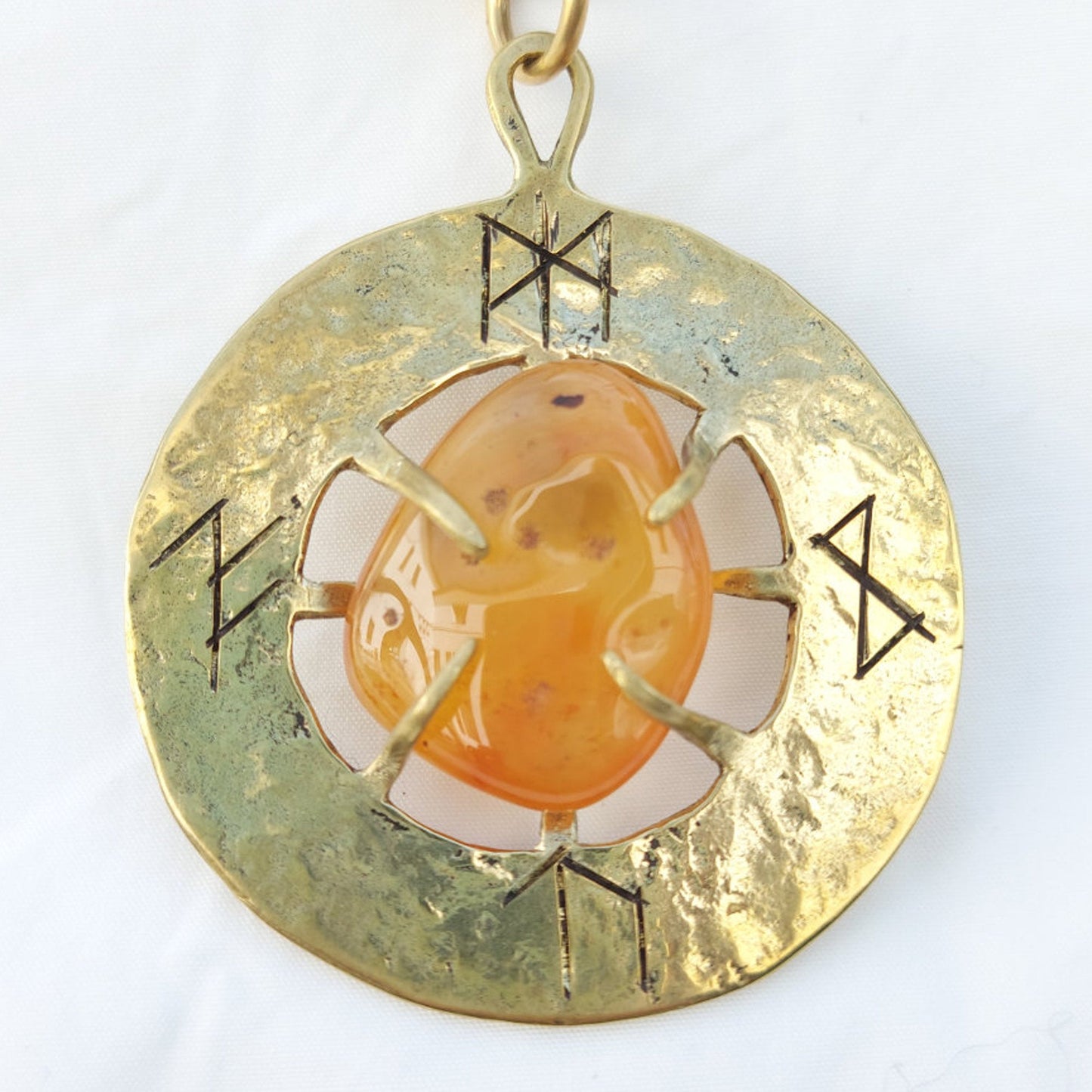 Talismano Runico Corniola con Rune Legate Ciondolo in Ottone