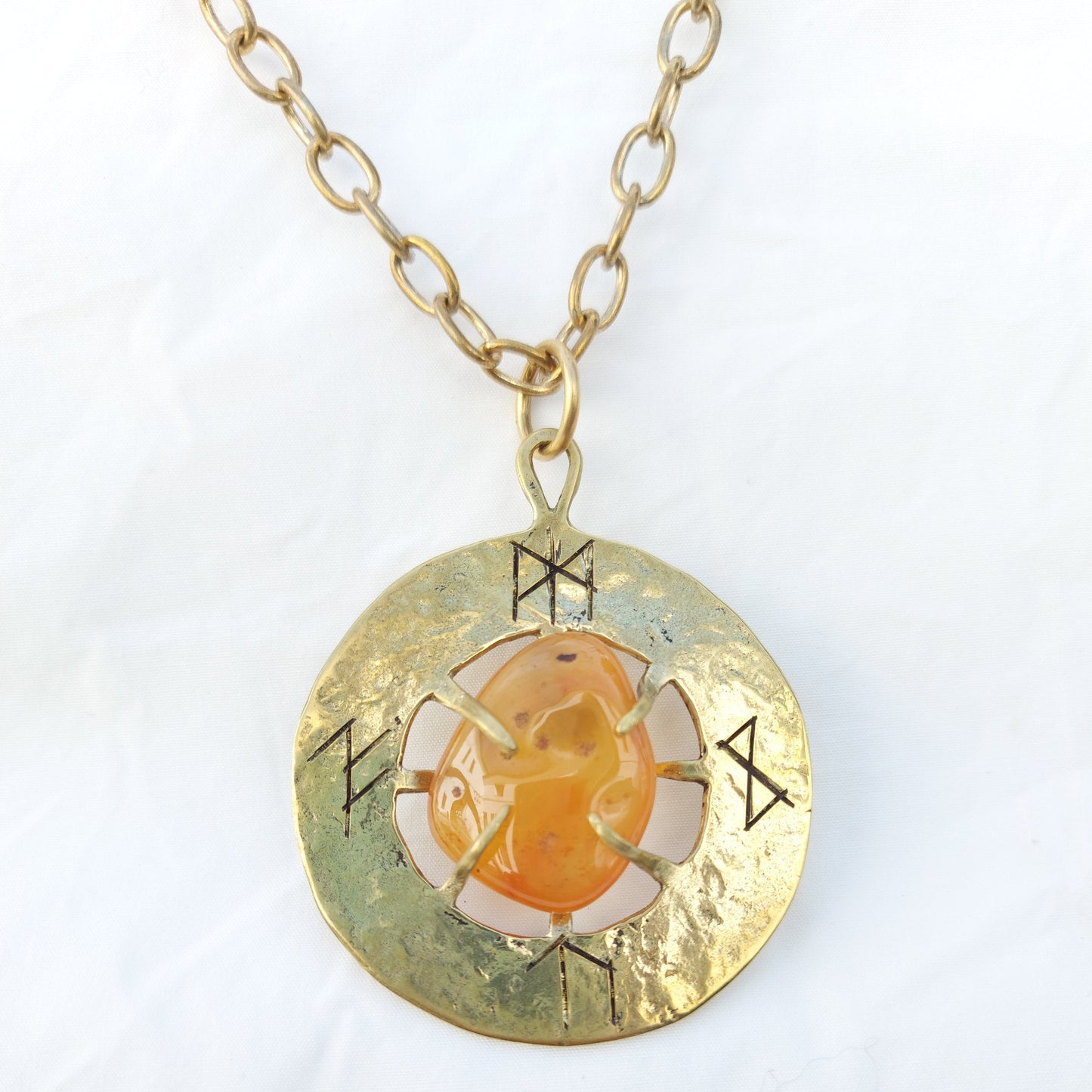 Talismano Runico Corniola con Rune Legate Ciondolo in Ottone