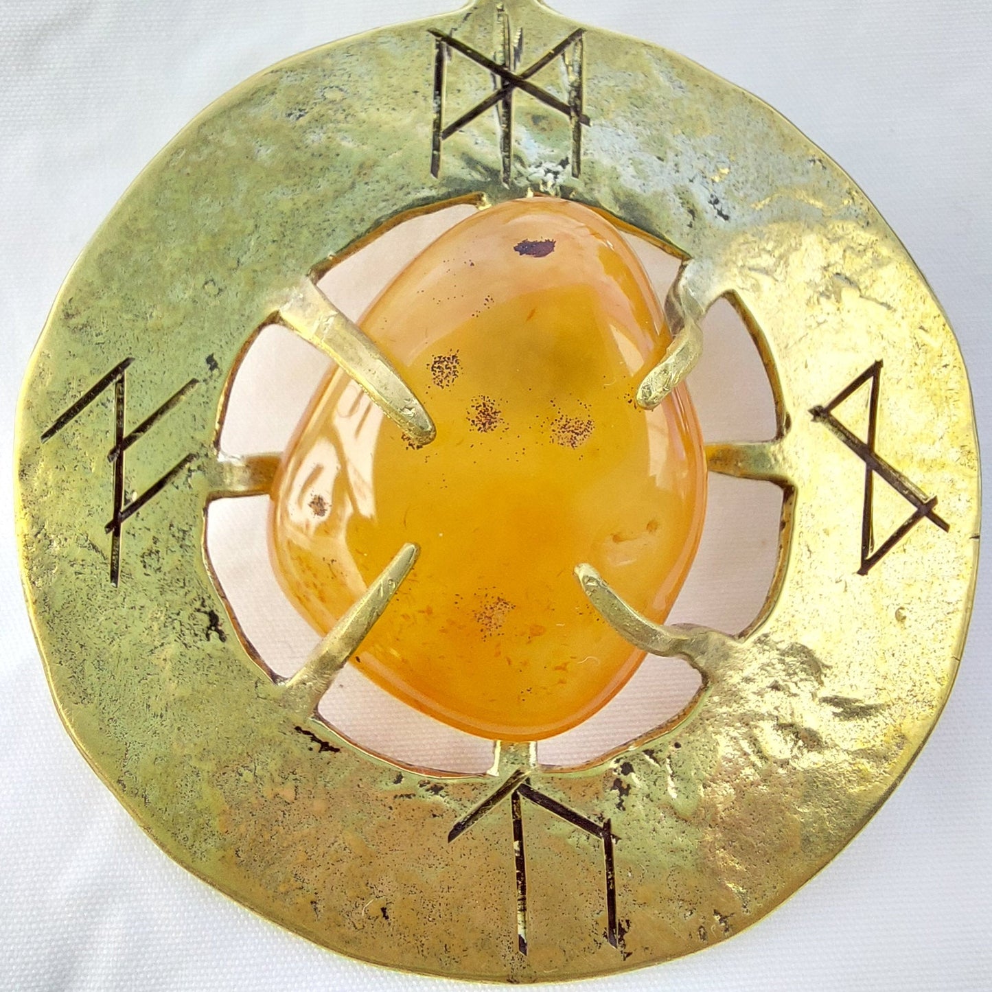 Talismano Runico Corniola con Rune Legate Ciondolo in Ottone