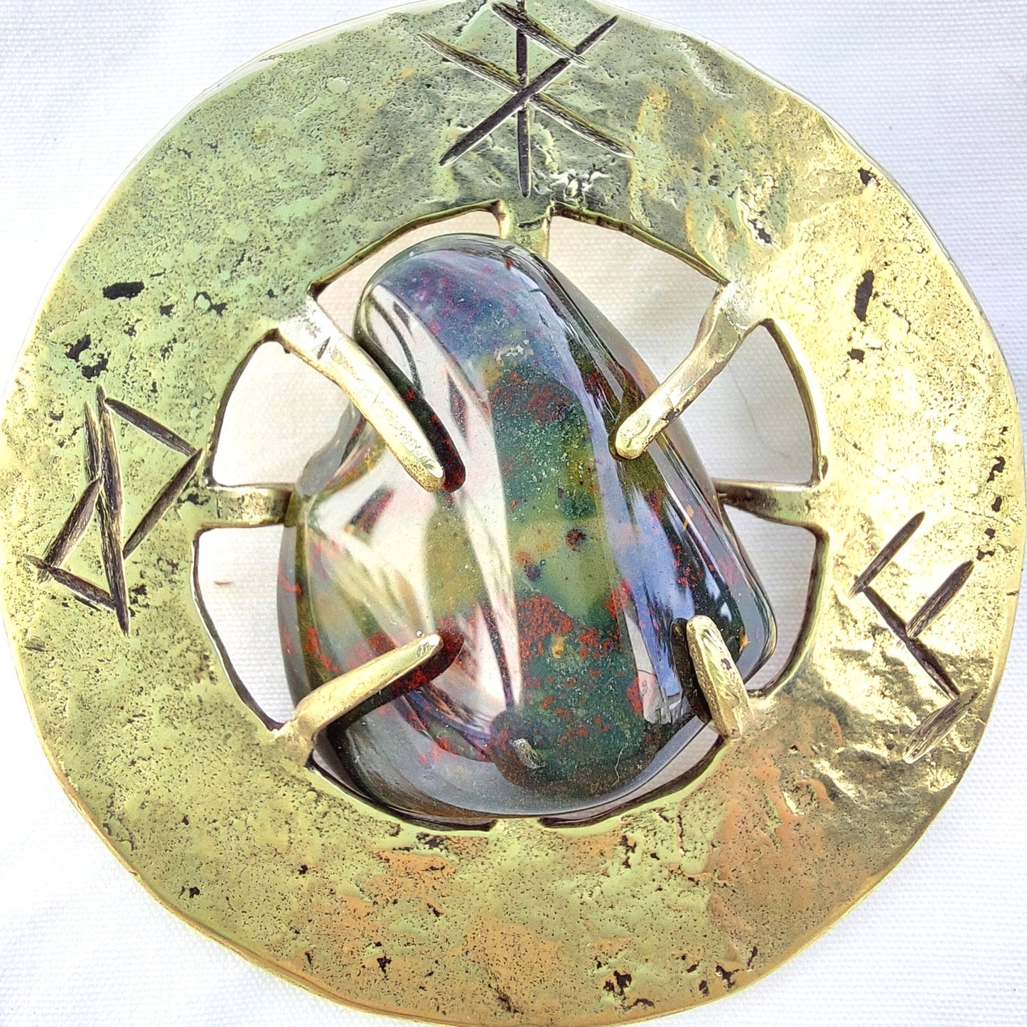 Talismano Runico Eliotropio con Rune Legate Ciondolo in Ottone