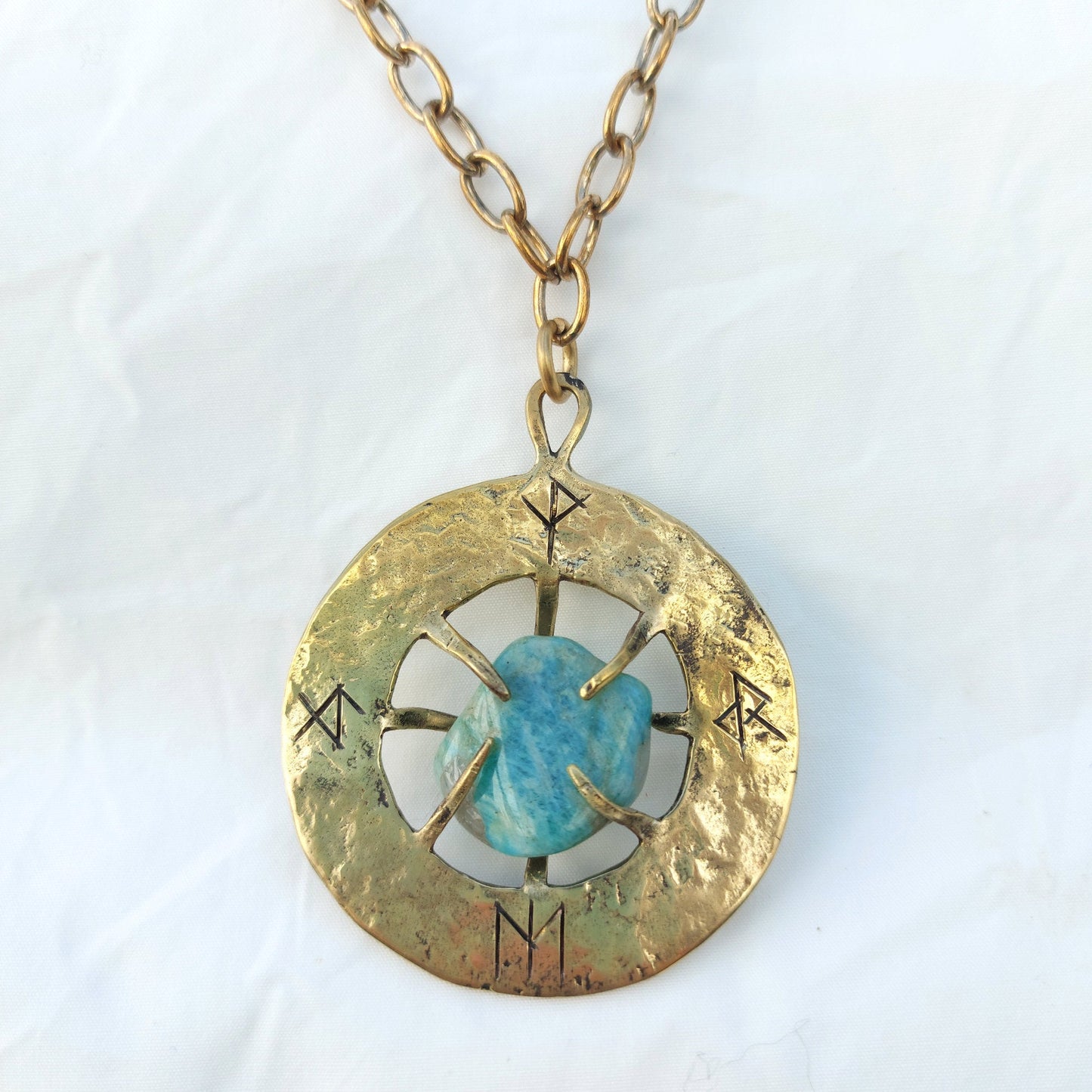 Talismano Runico Amazzonite con Rune Legate Ciondolo in Ottone