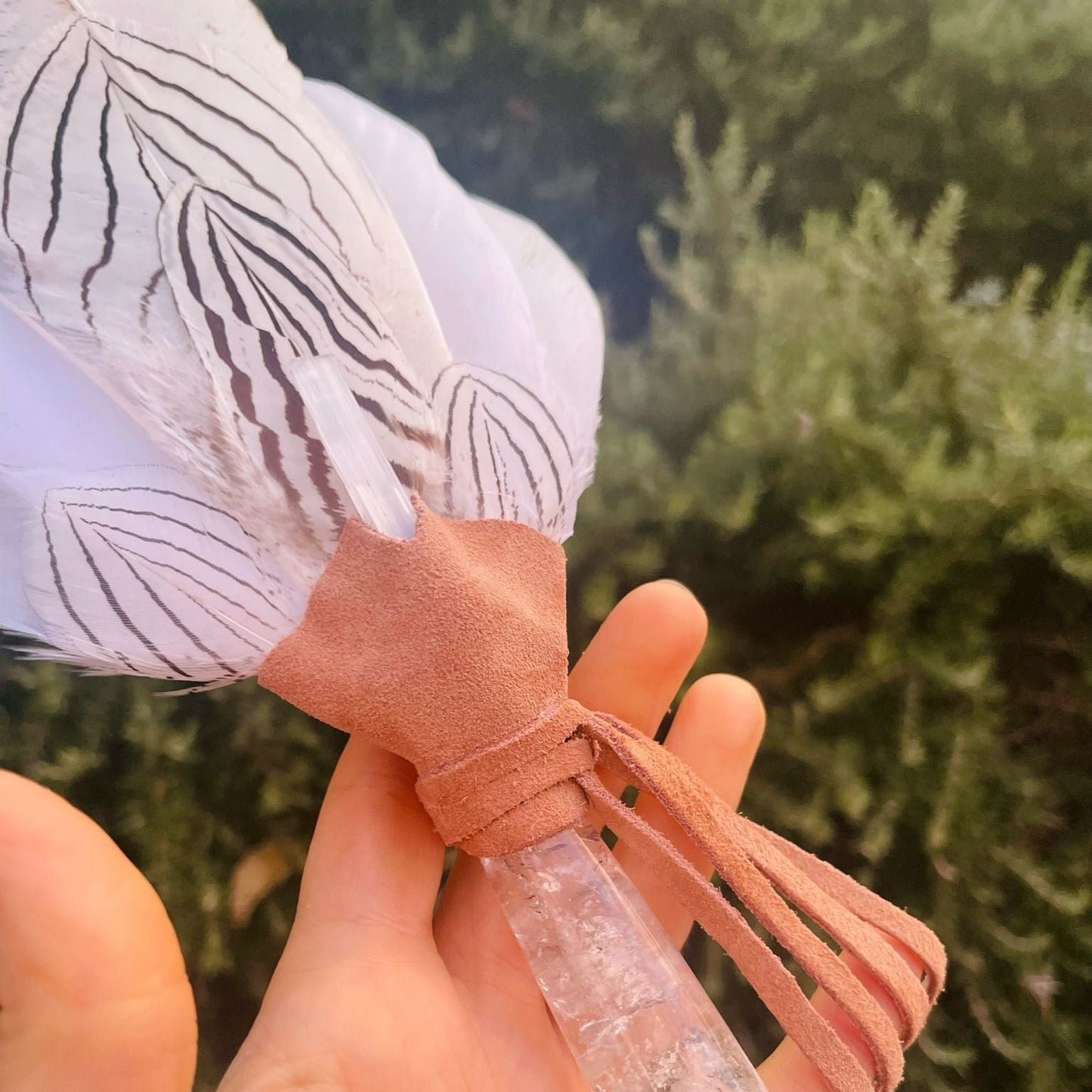 Shamanic Prayer Fan - Ventaglio Sciamanico con Quarzo Ialino e Selenite