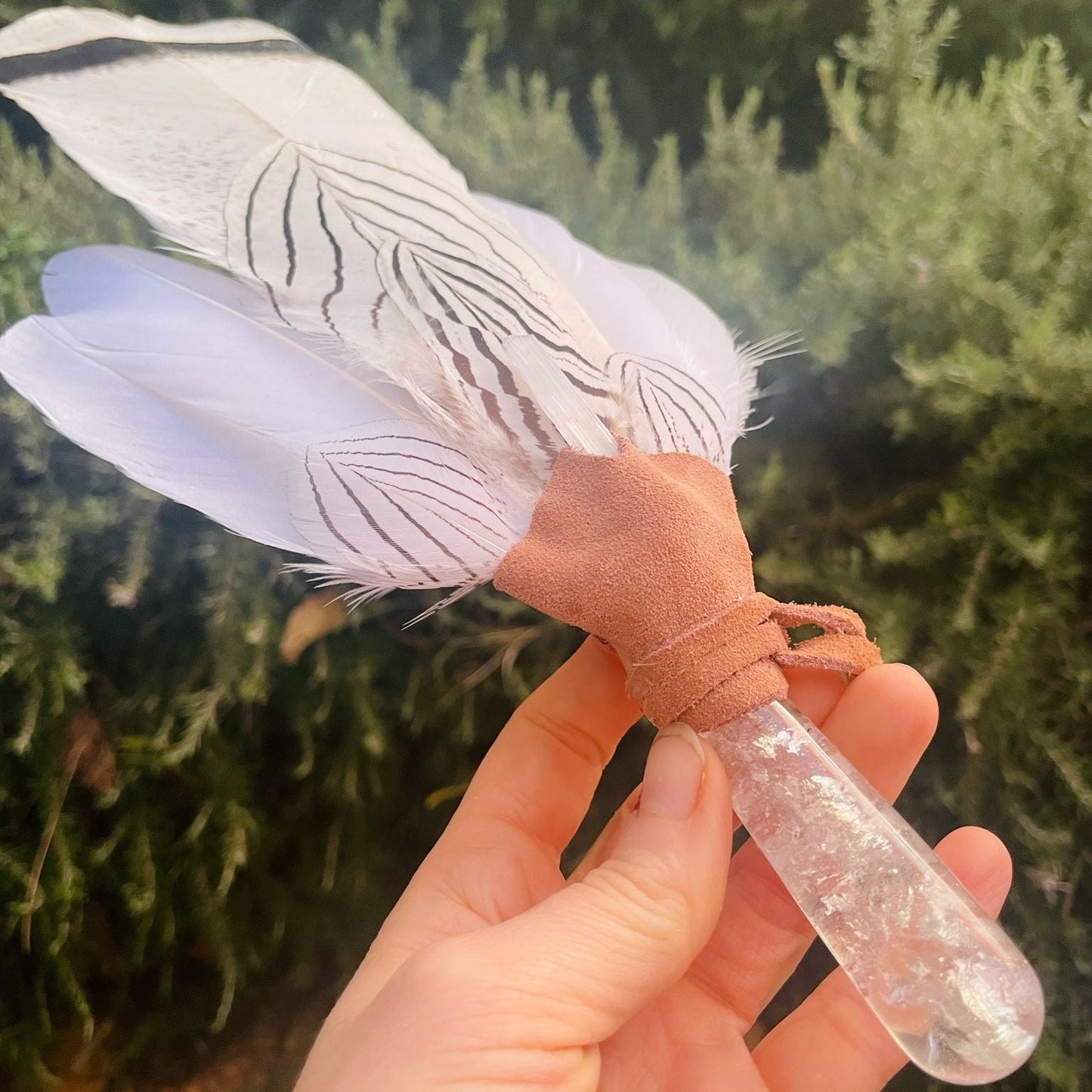 Shamanic Prayer Fan - Ventaglio Sciamanico con Quarzo Ialino e Selenite