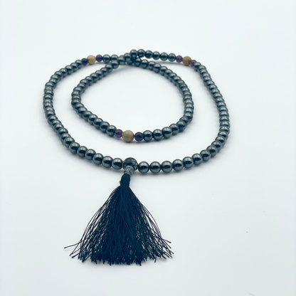 Mala in Ematite e Corallo – Collana Artigianale Indiana per Equilibrio Energetico