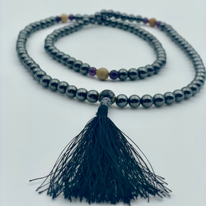Mala in Ematite e Corallo – Collana Artigianale Indiana per Equilibrio Energetico