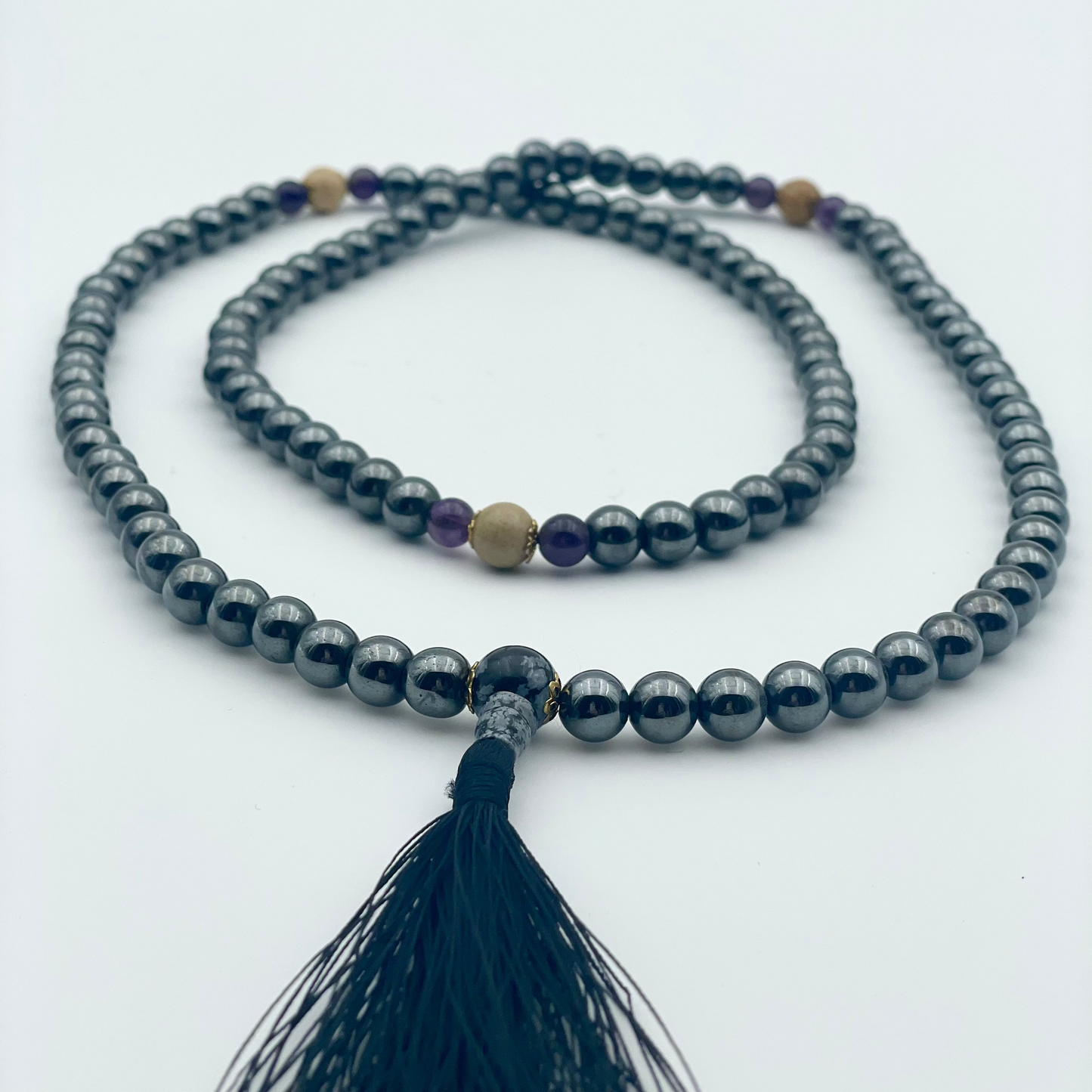 Mala in Ematite e Corallo – Collana Artigianale Indiana per Equilibrio Energetico