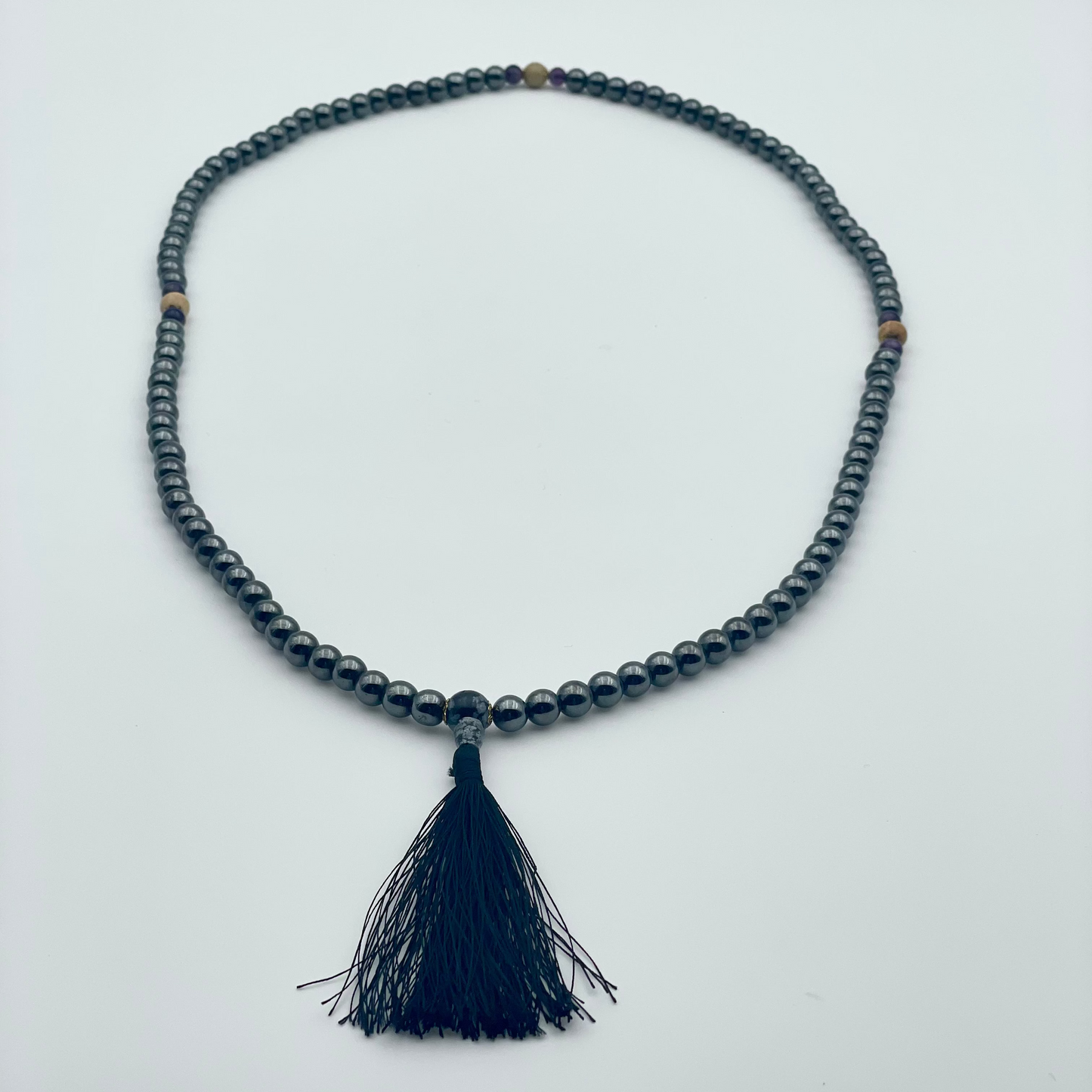 Mala in Ematite e Corallo – Collana Artigianale Indiana per Equilibrio Energetico