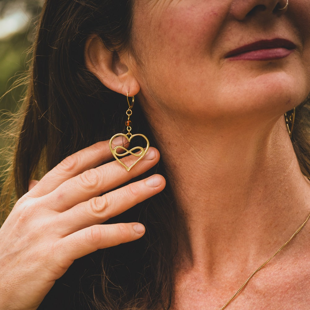 Cuore Infinito Ix Cacao Orecchini in Ottone con Ambra