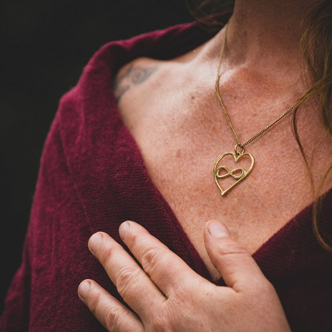 Cuore Infinito Ix Cacao Ciondolo in Ottone
