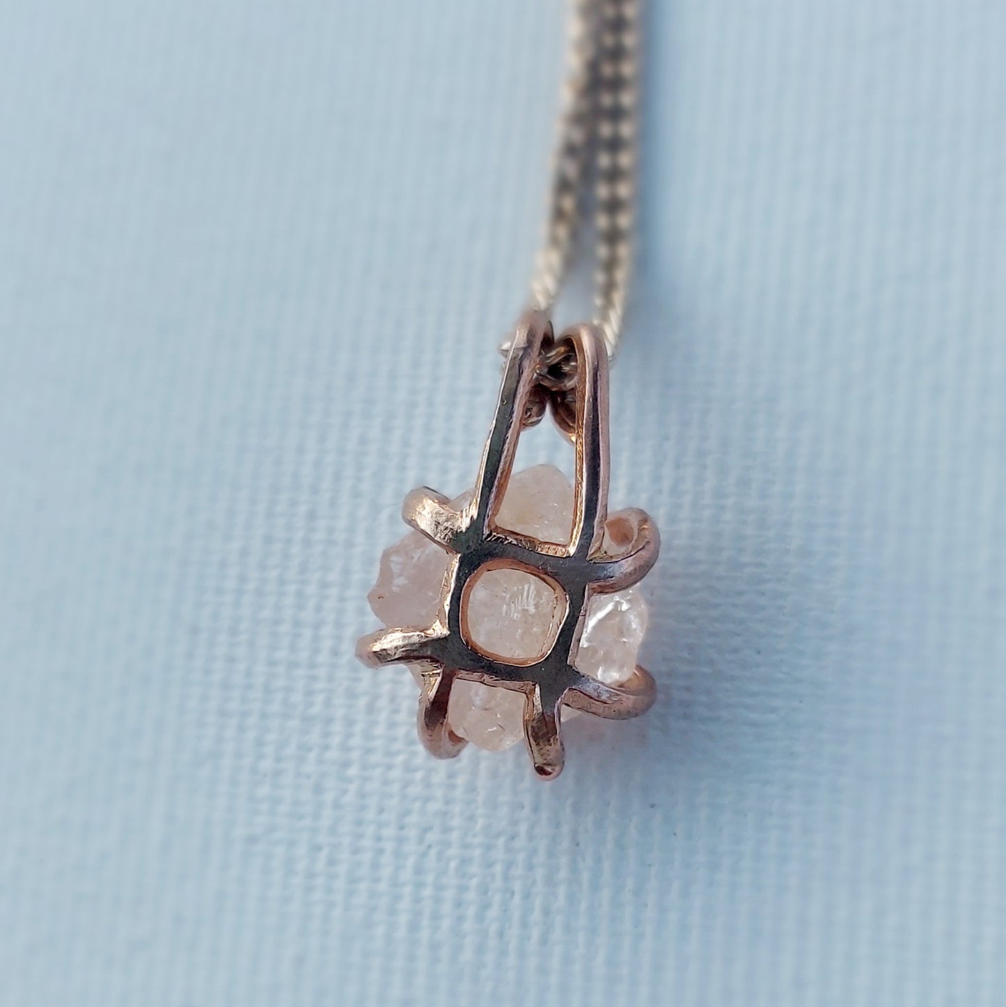 Morganite grezza - VERVAIN - Ciondolo Piccolo in Ottone