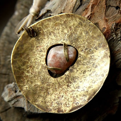 Sole Ciondolo con Pietra di Sole in Ottone Etico