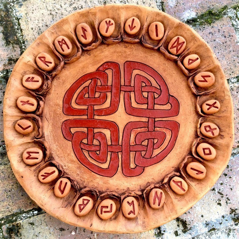 Piatto Oracolo delle Rune e Set 24 Rune Terracotta Futhark Germanico per Divinazione