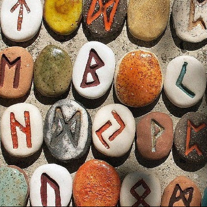 Runa Portafortuna in Ceramica Colorata