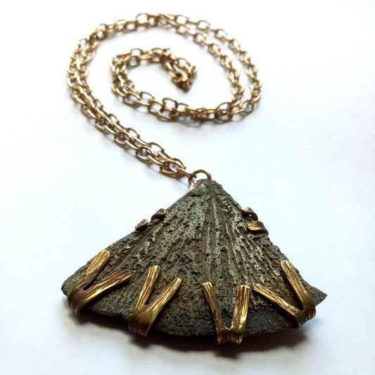 Ematite Naturale Ciondolo Grande in Ottone Etico