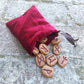Piatto Oracolo delle Rune e Set 24 Rune Terracotta Futhark Germanico per Divinazione