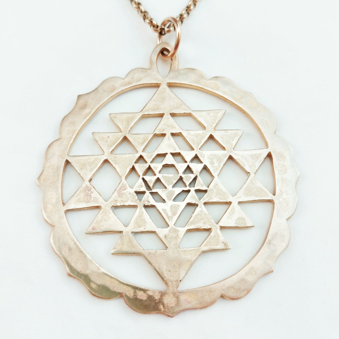 Sri Yantra con Cerchio di Petali intorno, Ciondolo in ottone