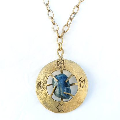 Talismano Runico Apatite con Rune Legate Ciondolo in Ottone