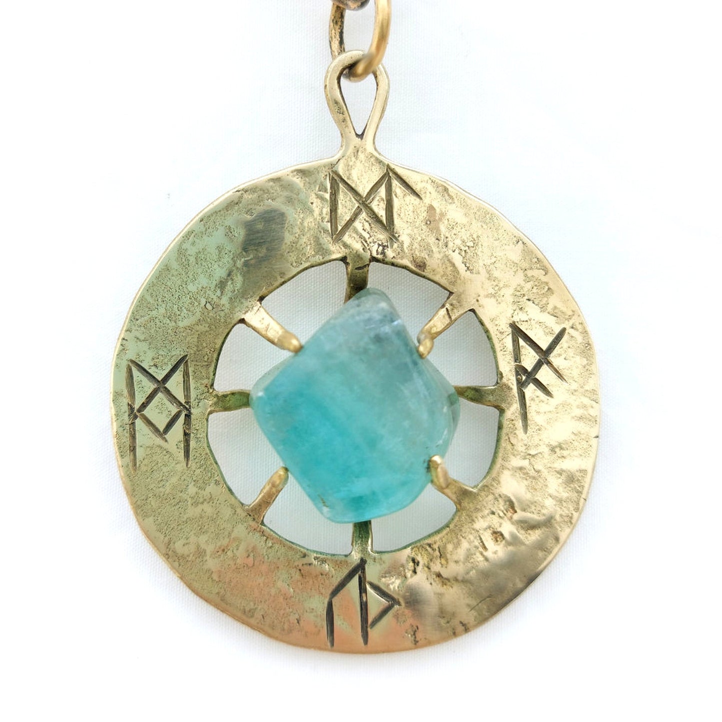 Talismano Runico Fluorite con Rune Legate Ciondolo in Ottone