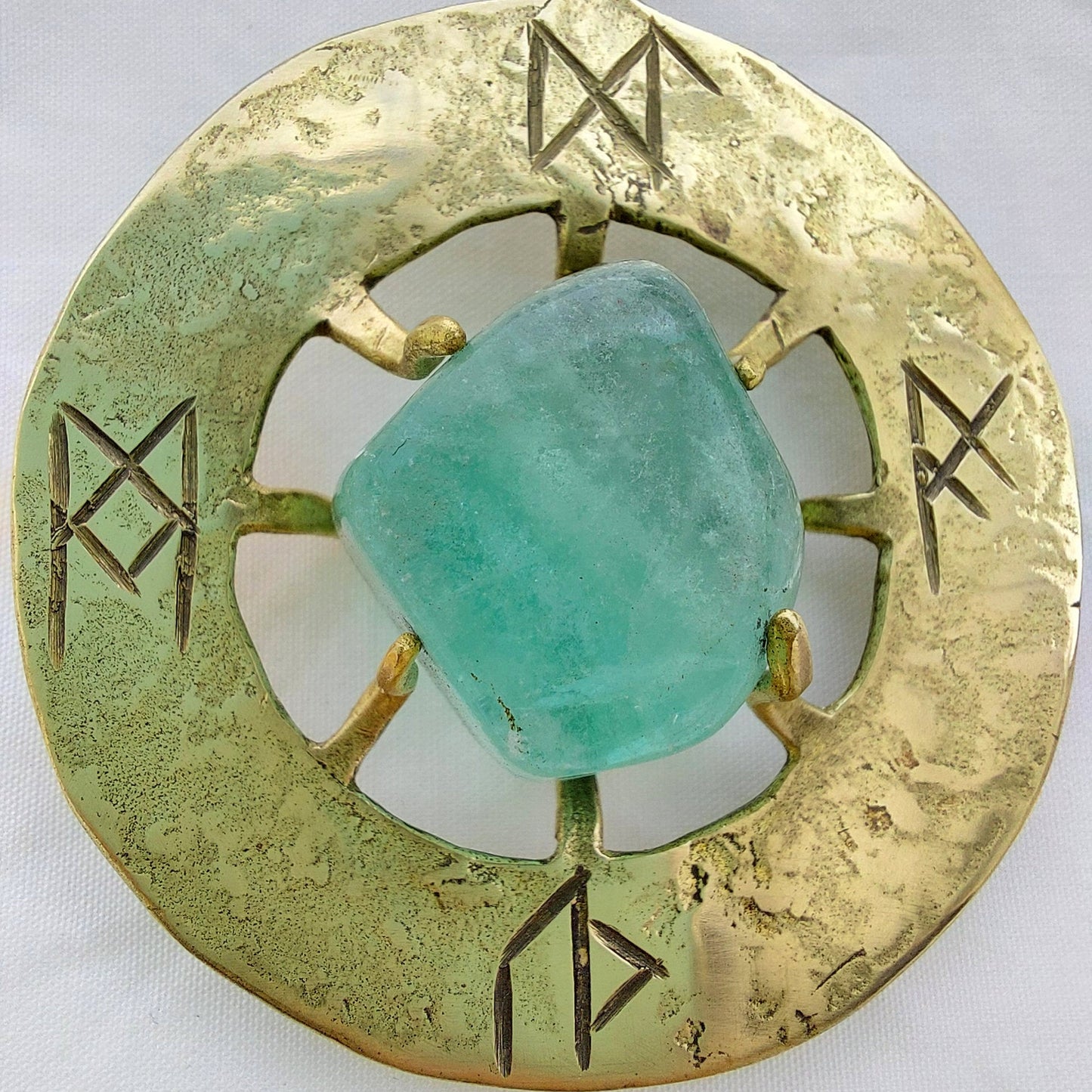 Talismano Runico Fluorite con Rune Legate Ciondolo in Ottone