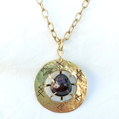Talismano Runico Granato con Rune Legate Ciondolo in Ottone
