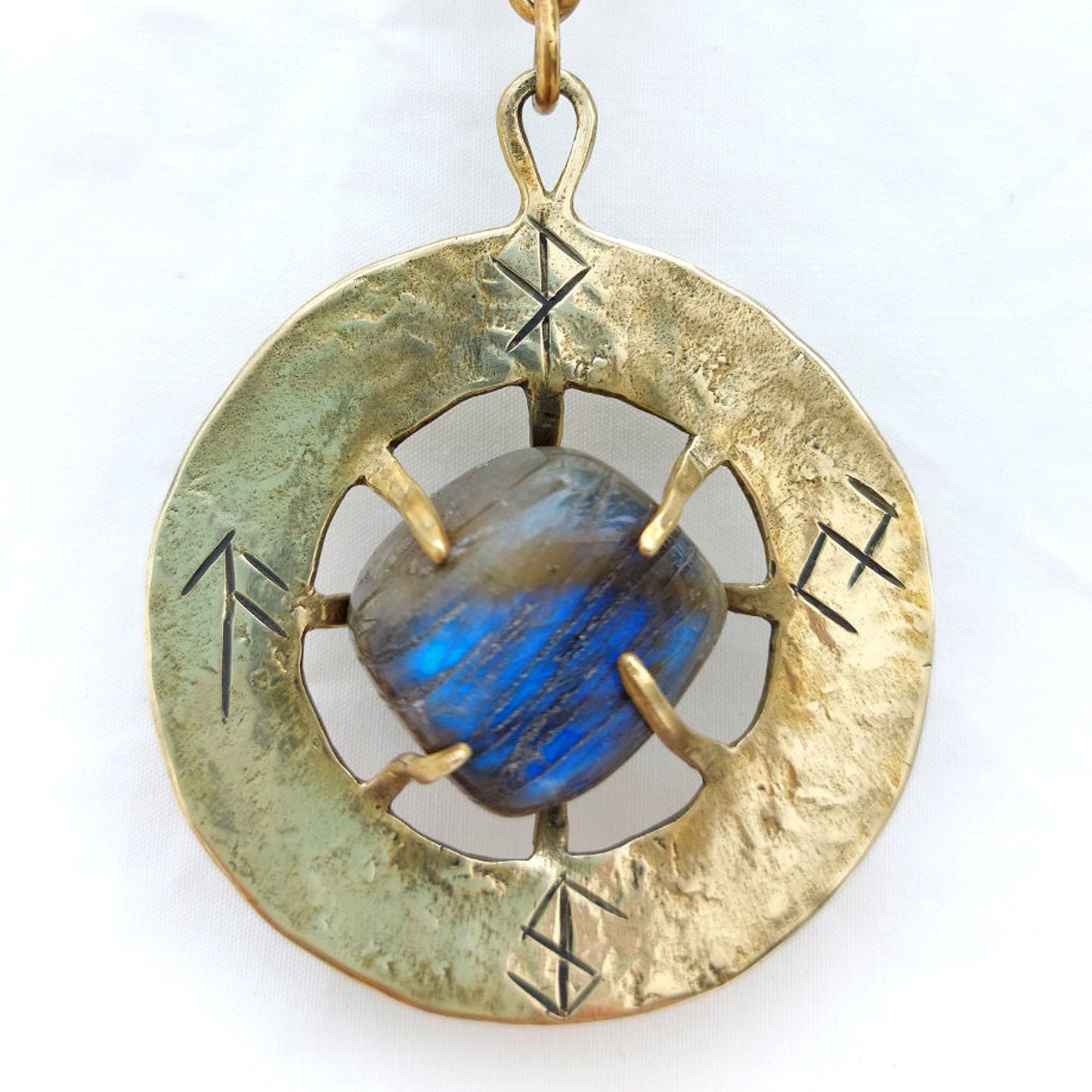 Talismano Runico Labradorite con Rune Legate Ciondolo in Ottone