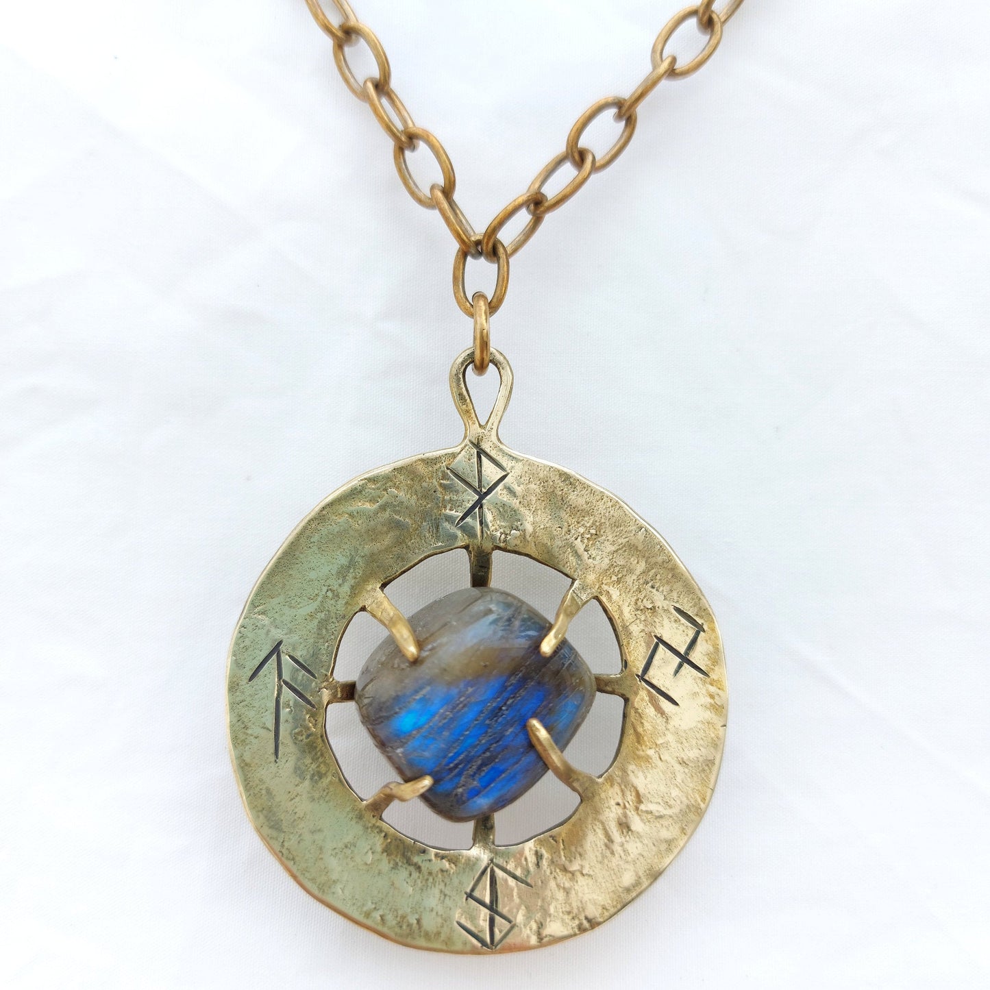 Talismano Runico Labradorite con Rune Legate Ciondolo in Ottone