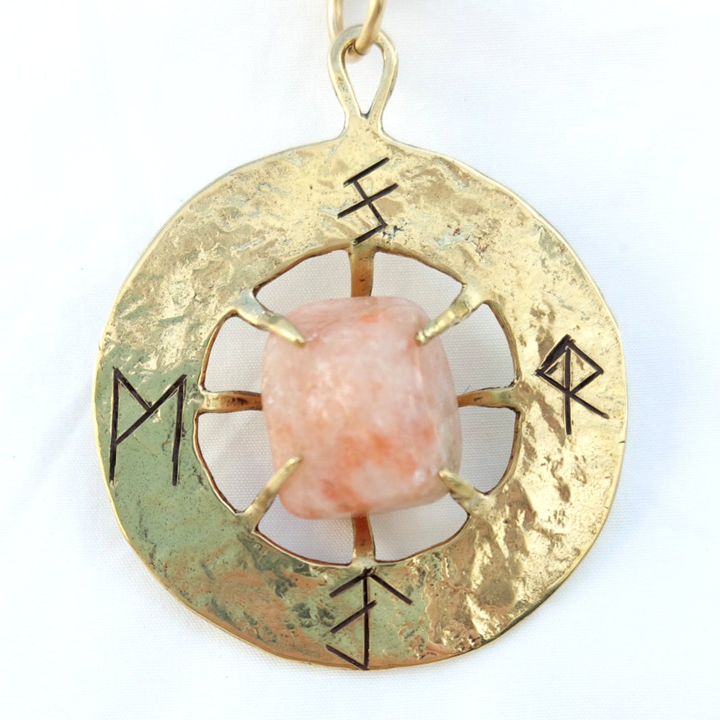 Talismano Runico Pietra di Sole con Rune Legate Ciondolo in Ottone