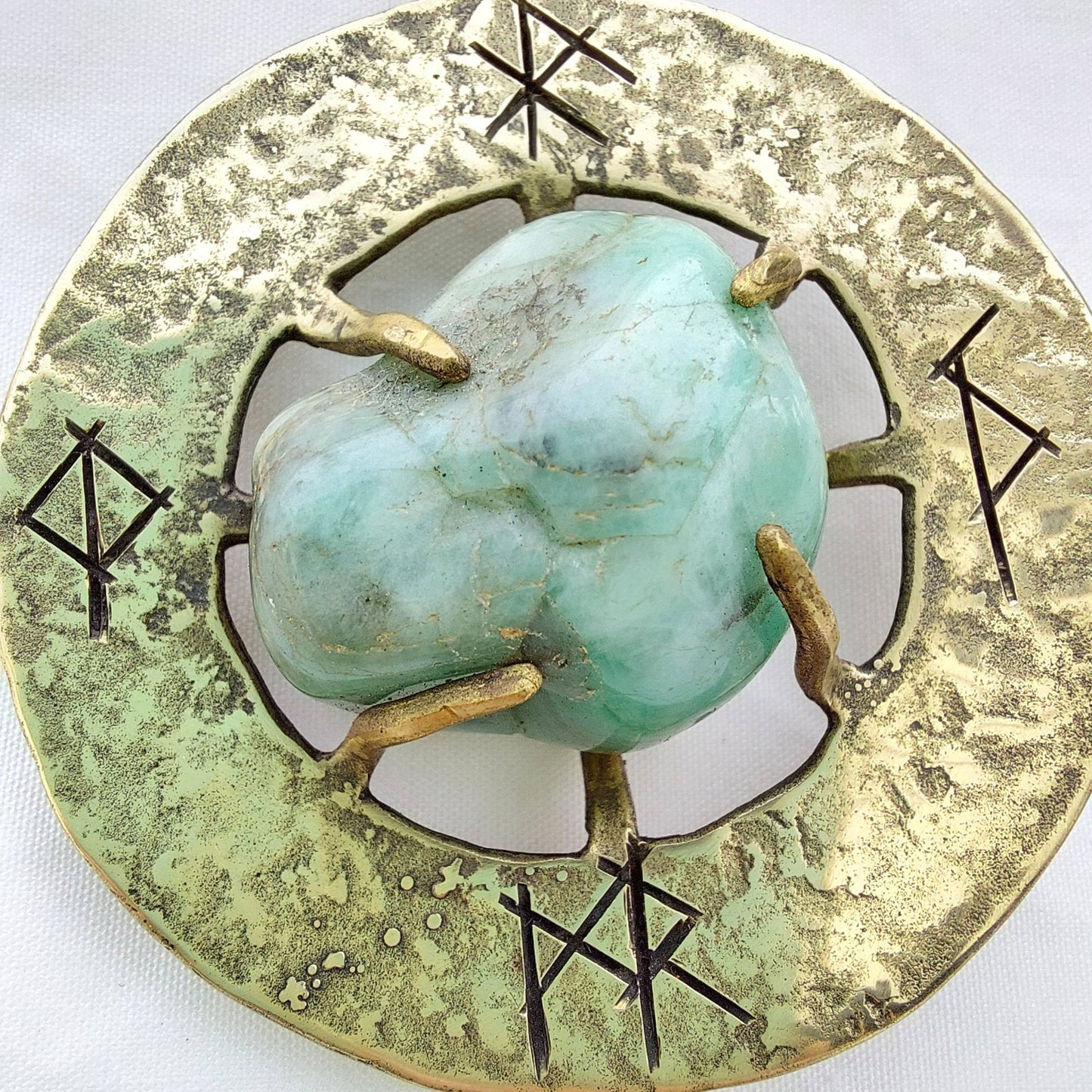 Talismano Runico Smeraldo con Rune Legate Ciondolo in Ottone