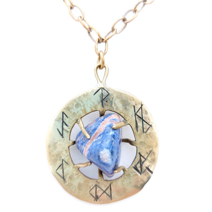Talismano Runico Sodalite con Rune Legate Ciondolo in Ottone