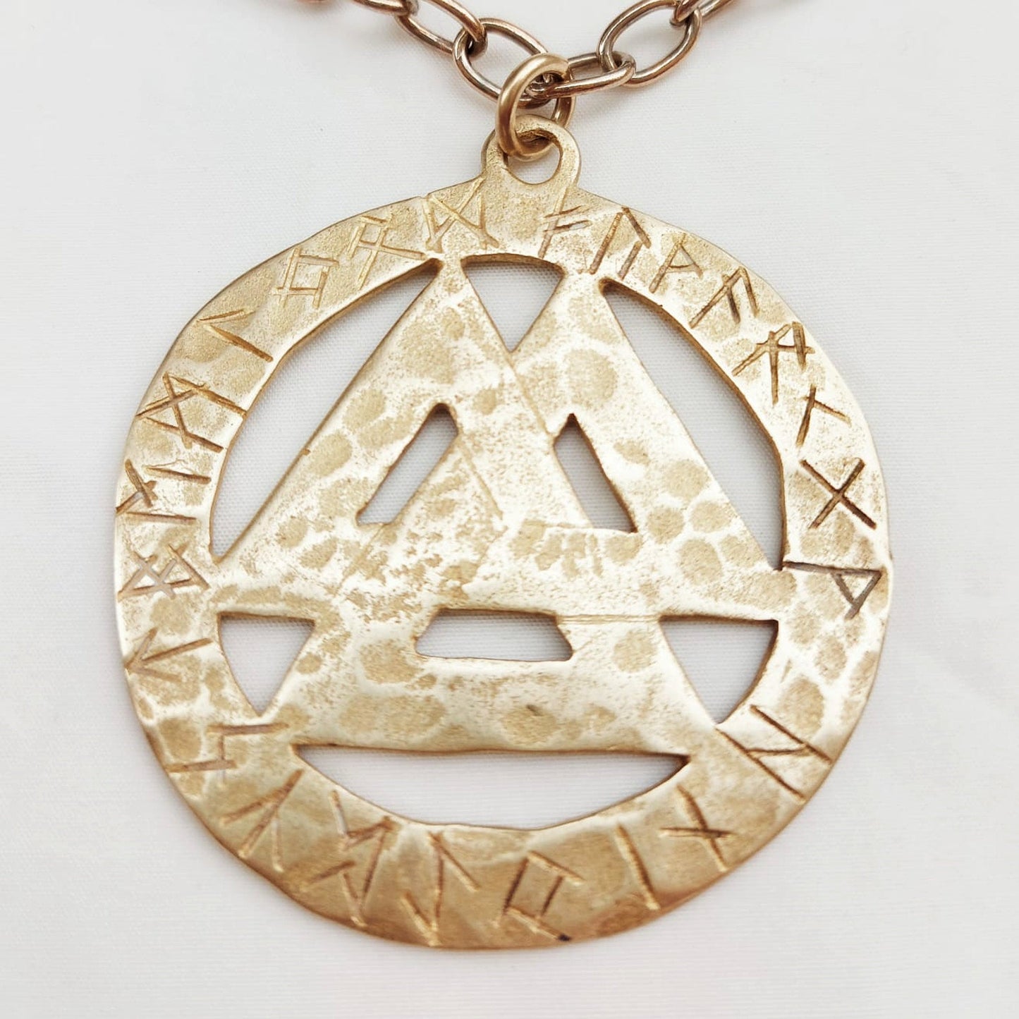 Valknut con 24 Rune Futhark Germanico Ciondolo in Ottone