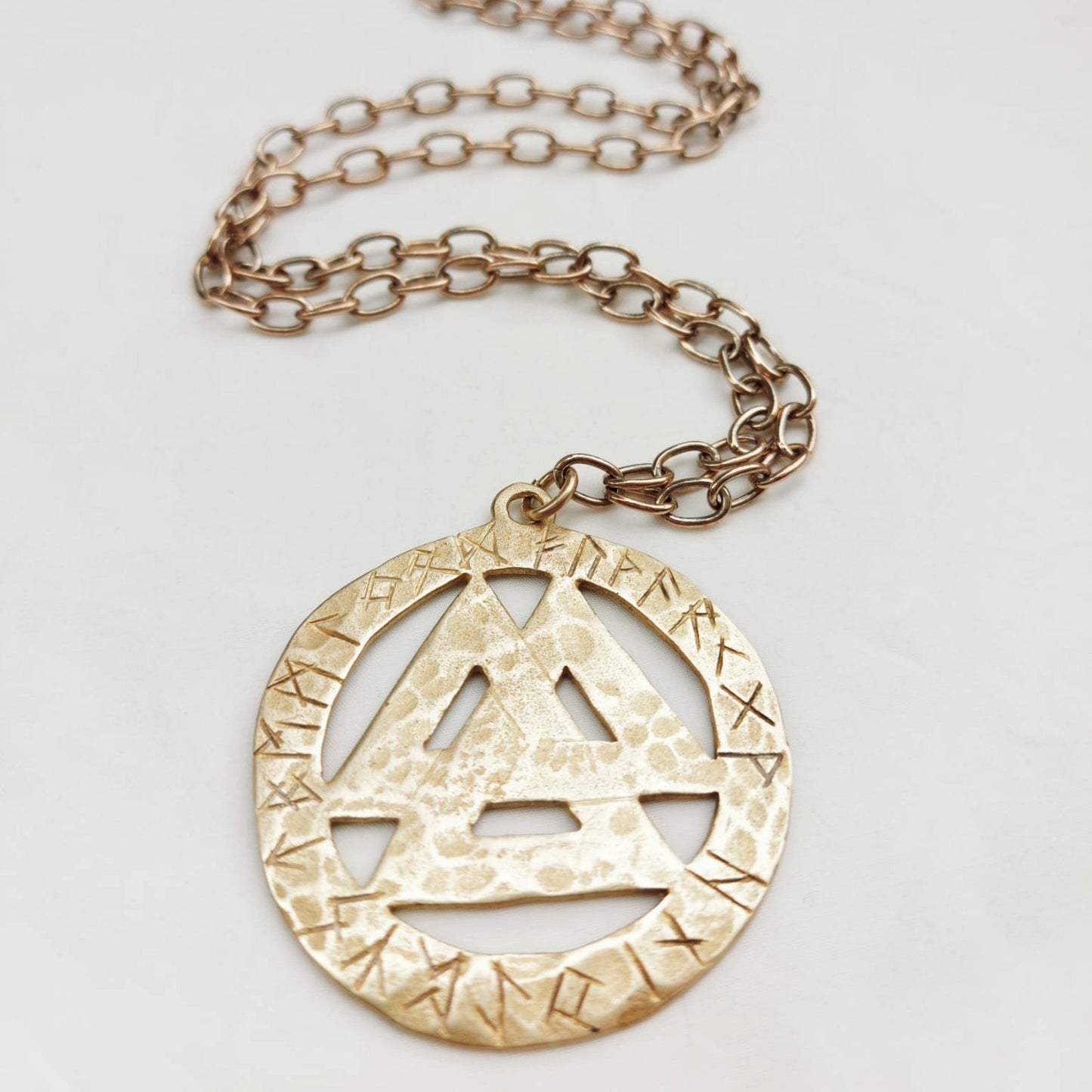 Valknut con 24 Rune Futhark Germanico Ciondolo in Ottone