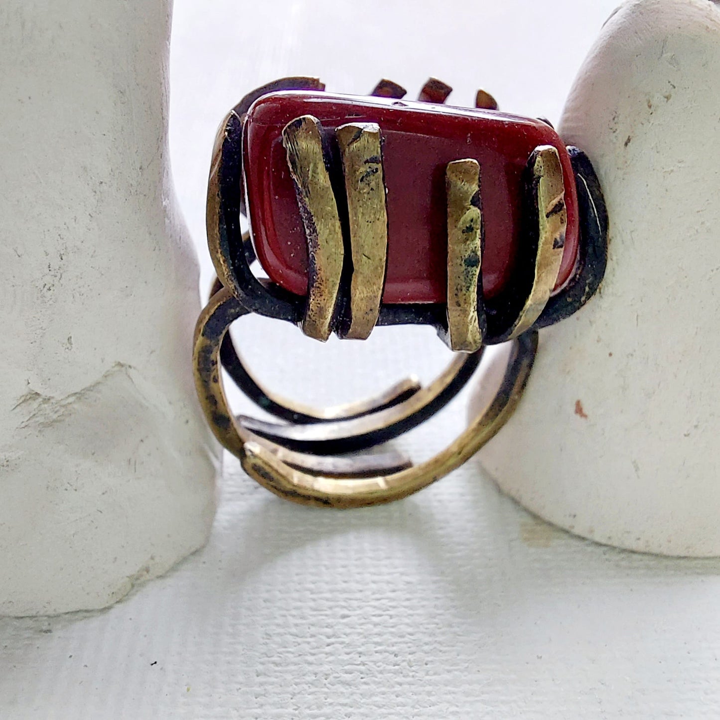 Diaspro Rosso Anello delle Valkyrie in Ottone