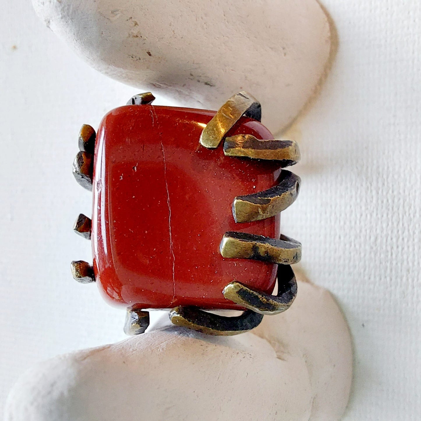 Diaspro Rosso Anello delle Valkyrie in Ottone