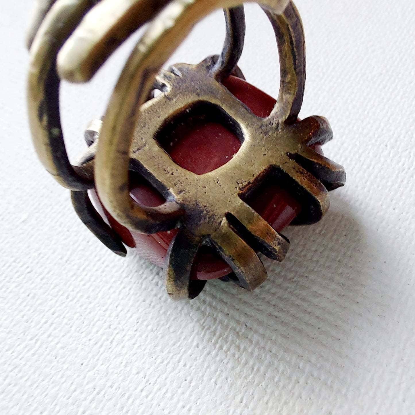 Diaspro Rosso Anello delle Valkyrie in Ottone