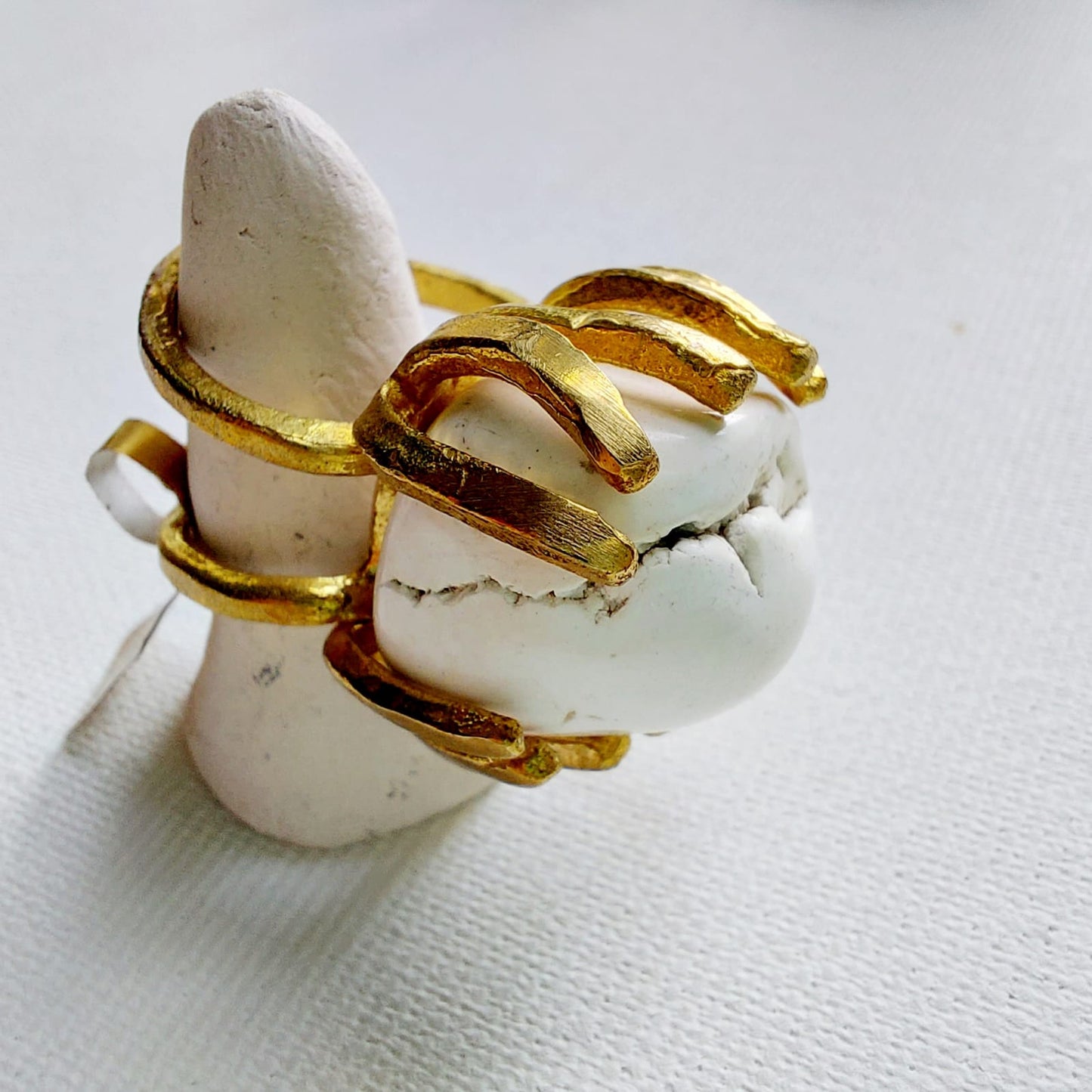 Magnesite Anello delle Valkyrie in Ottone