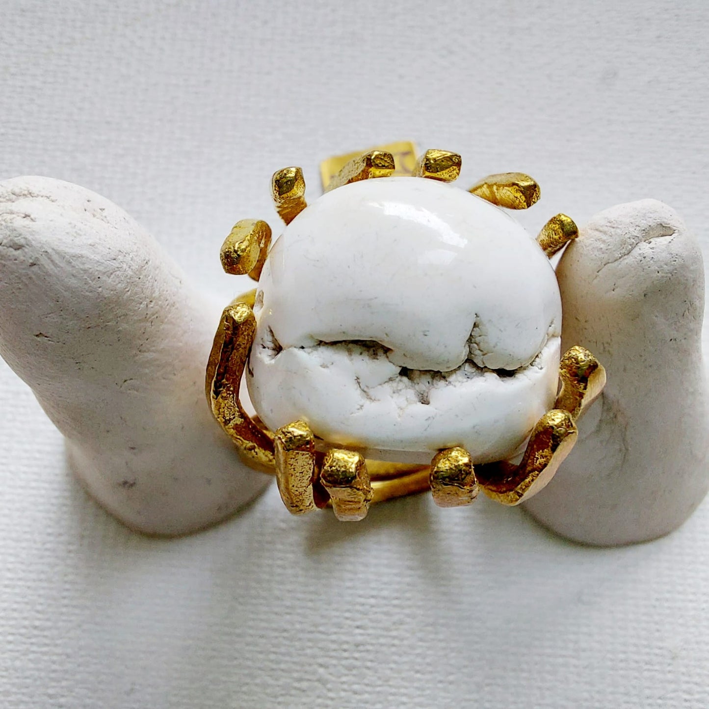 Magnesite Anello delle Valkyrie in Ottone