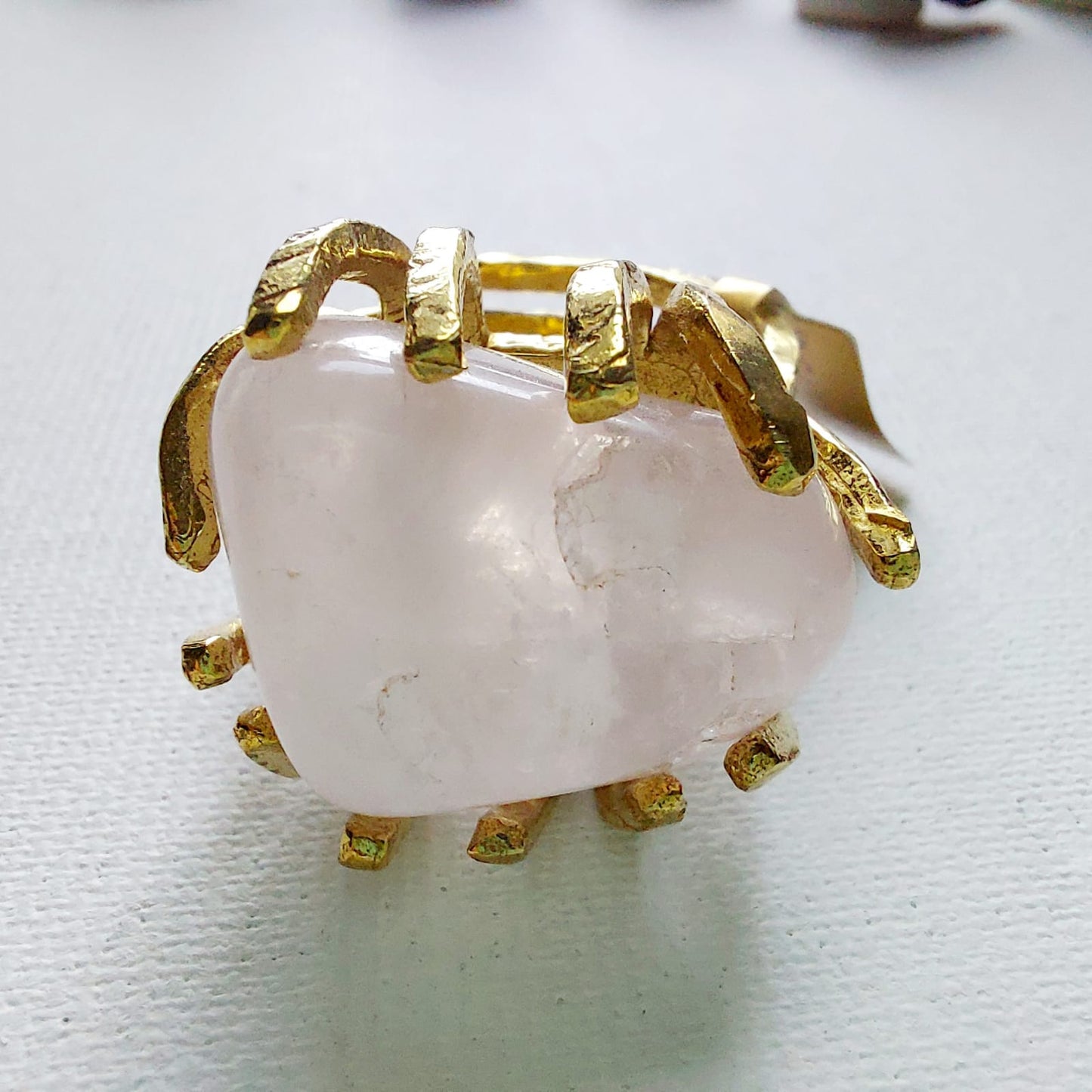 Quarzo Rosa Anello delle Valkyrie in Ottone