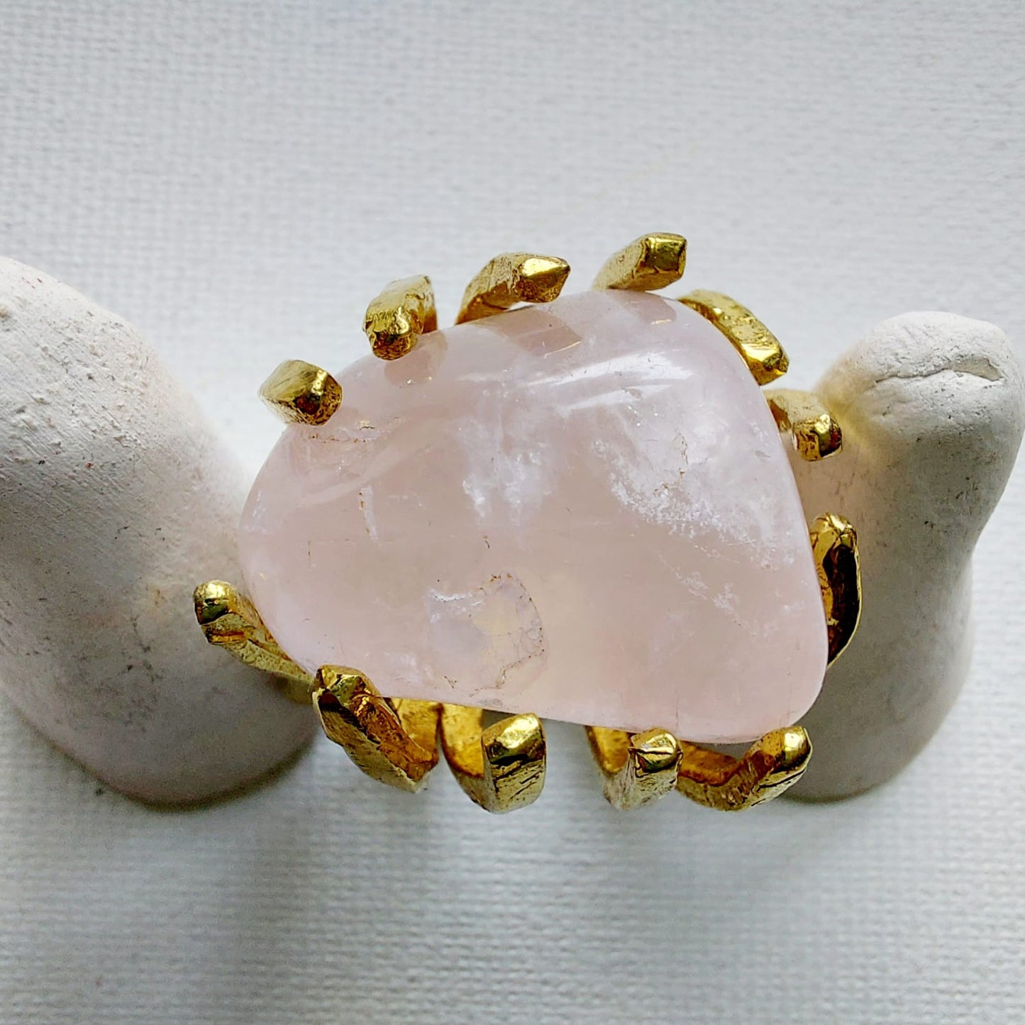 Quarzo Rosa Anello delle Valkyrie in Ottone