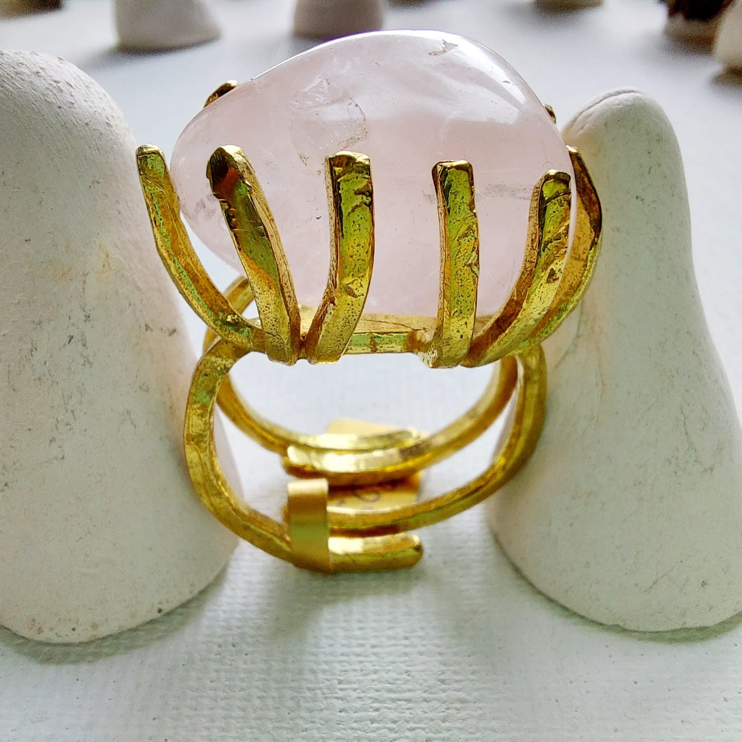 Quarzo Rosa Anello delle Valkyrie in Ottone