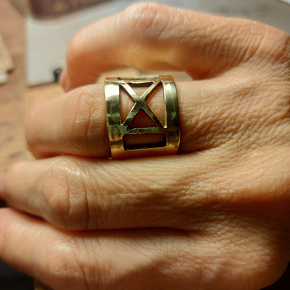 Anello Runa Traforata in Ottone Etico