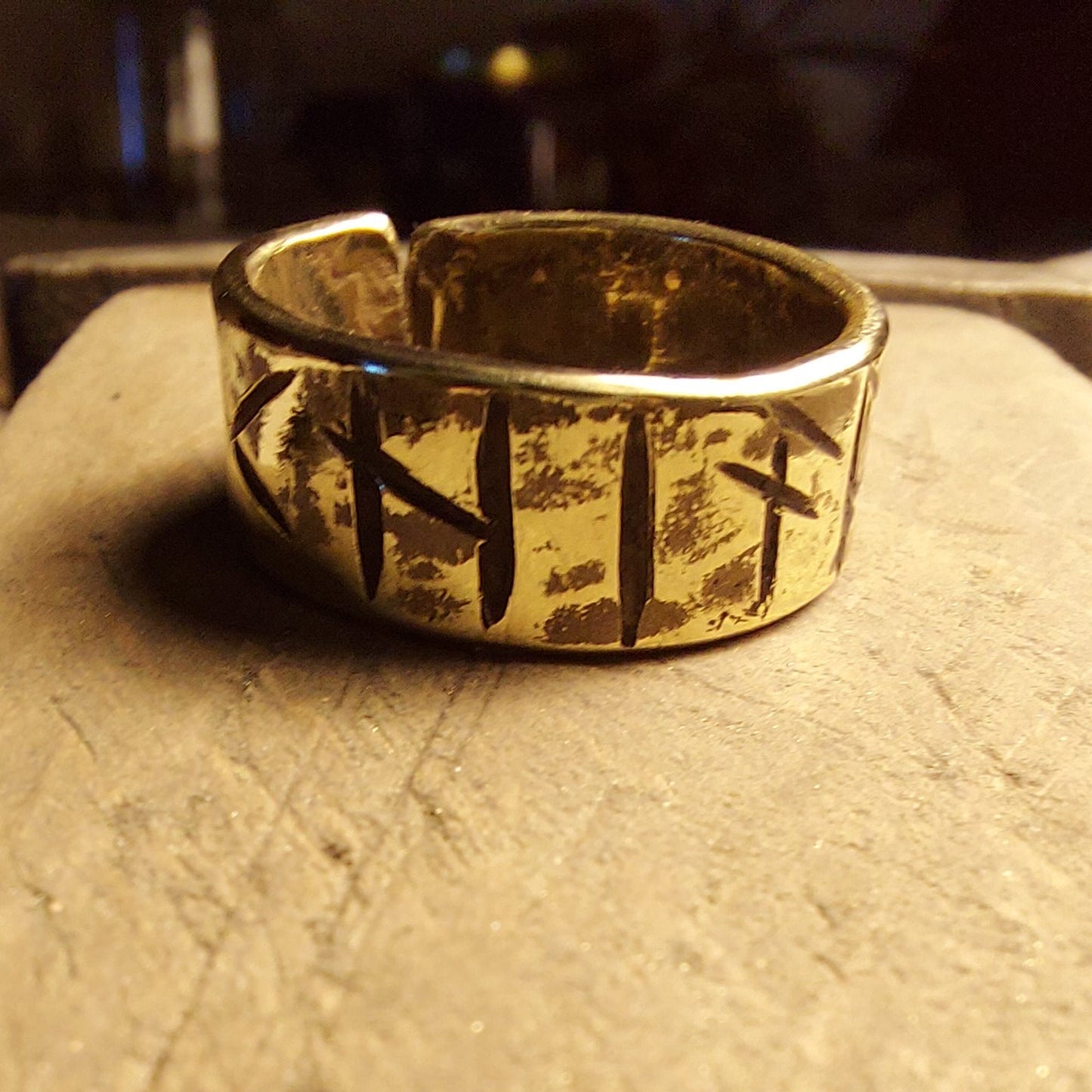 Anello Nome Runico in Ottone Etico